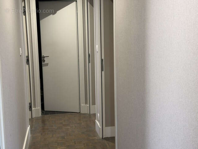 Centre ville ORLEANS -Appartement rénové de 110m2 avec garage fermé- - photo 9