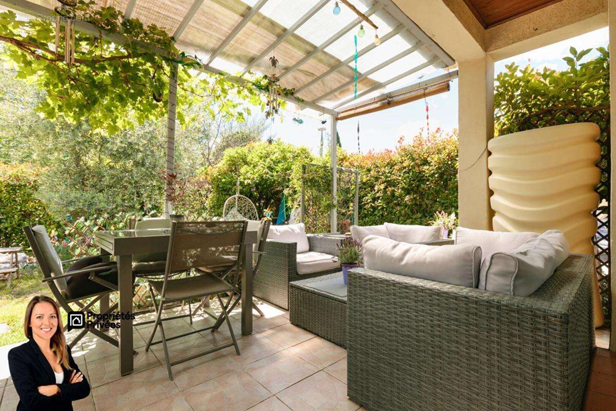 Maison 3 pièces de plain-pied avec jardin, cave et parking privatif avec borne - photo 2