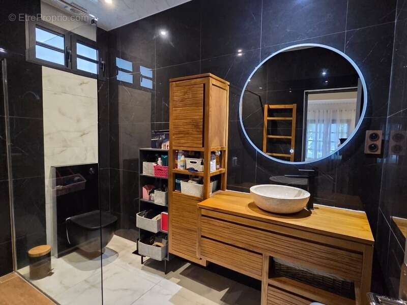 Maison à REMIRE-MONTJOLY