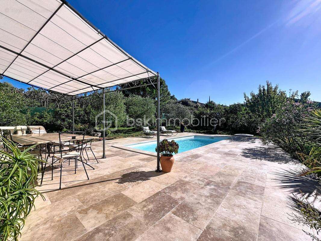 Maison à SAINT-HIPPOLYTE-DE-MONTAIGU