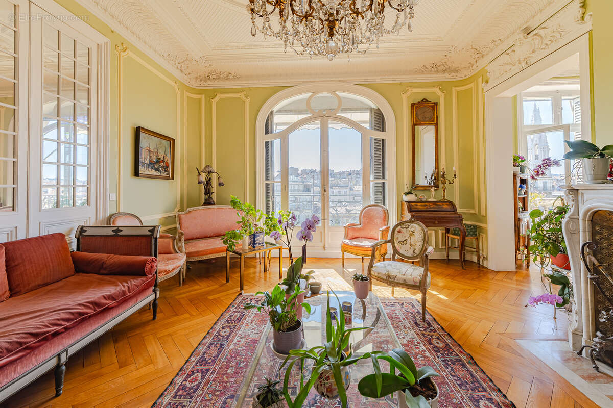 Appartement à MARSEILLE-1E