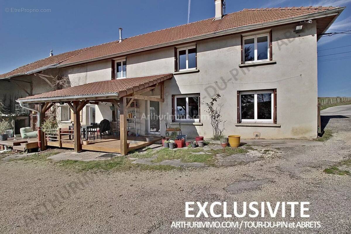 Maison à LA TOUR-DU-PIN