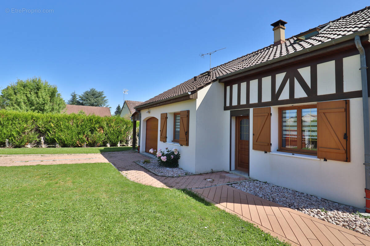 Maison à BUCHERES