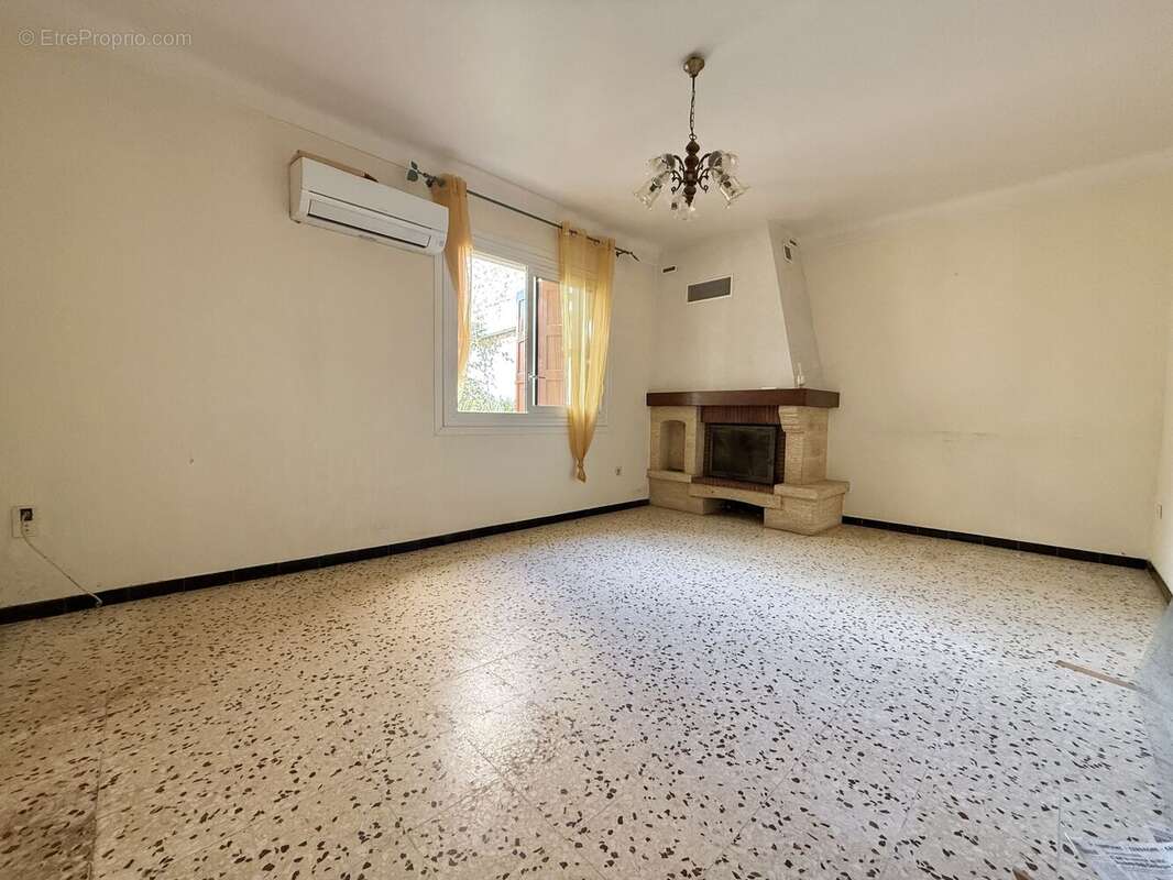 Maison à VILLENEUVE-LA-RIVIERE