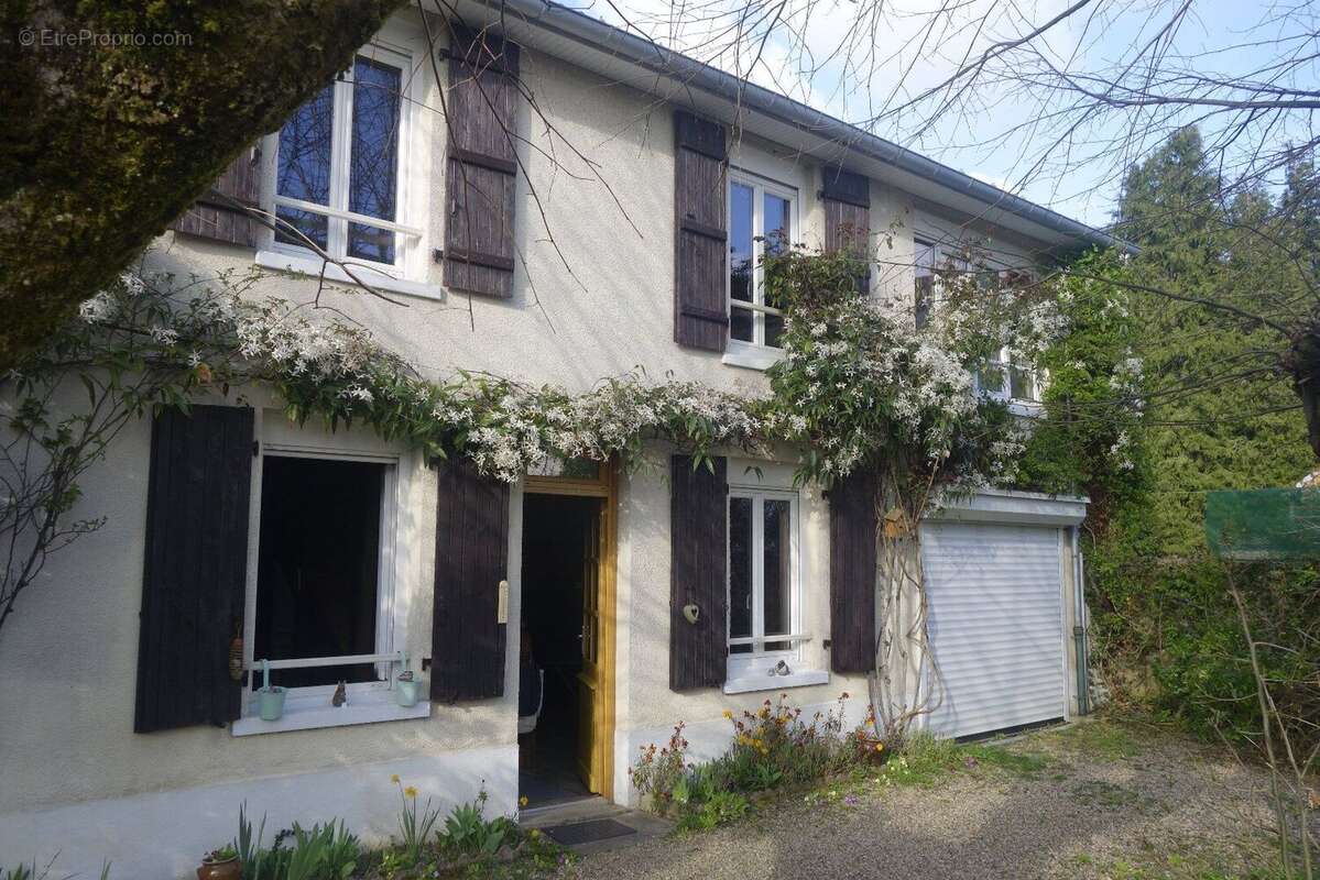 Maison à SAINT-YRIEIX-LA-PERCHE