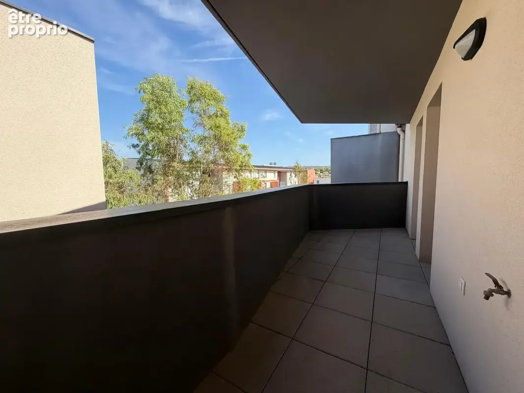 Marignane   t2 récent de 43 m2 avec terrasse et parking privatif - photo 2