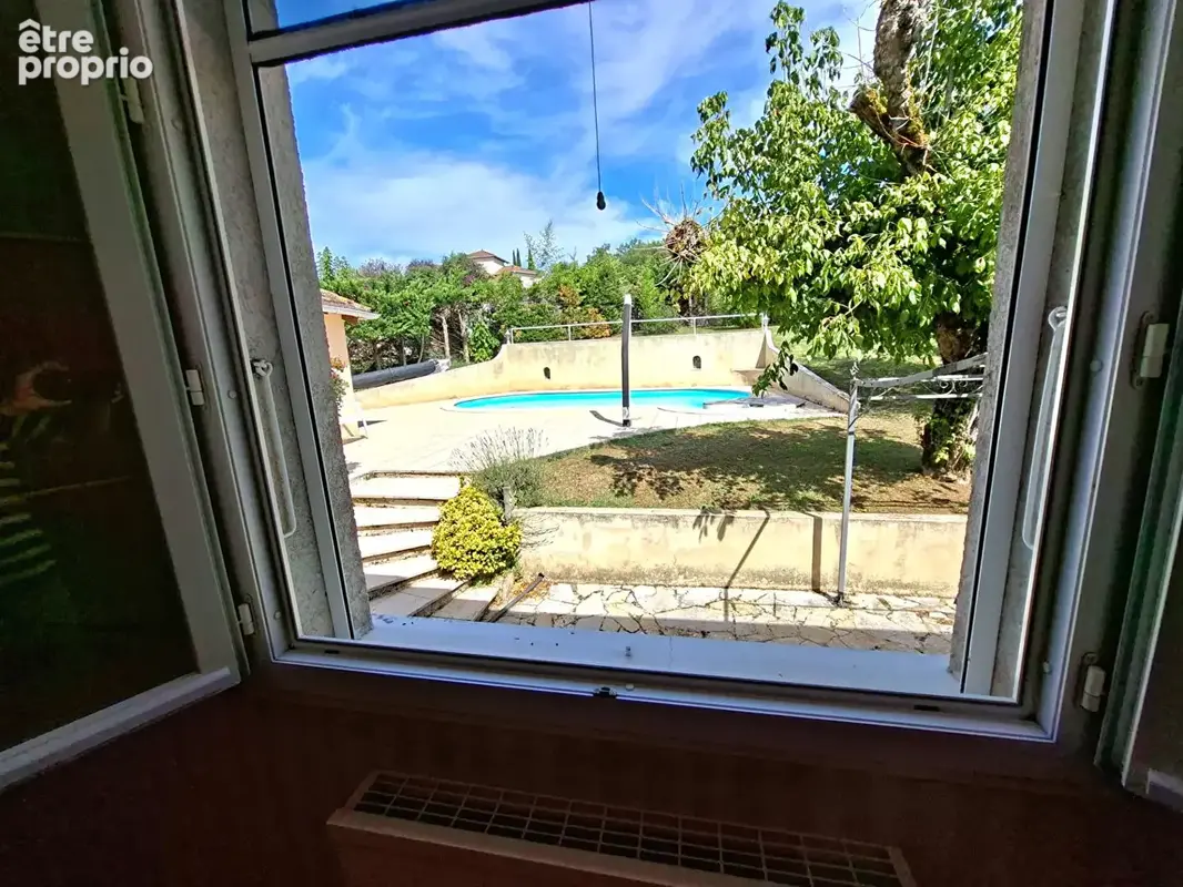 Villa avec piscine à 2 minutes des commodités - photo 22