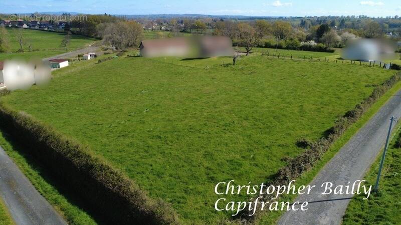 Terrain à DOMPIERRE-SUR-BESBRE