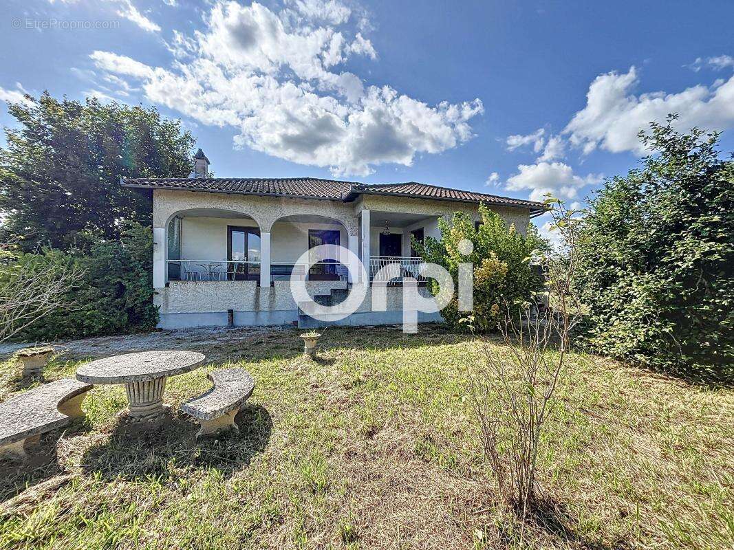 Maison à GAGNAC-SUR-CERE