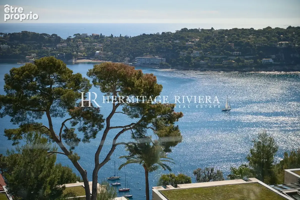 sea view of of contemporary villa for sale in Nice