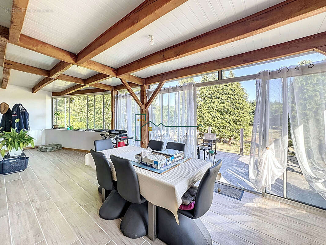 Maison à COMPREIGNAC