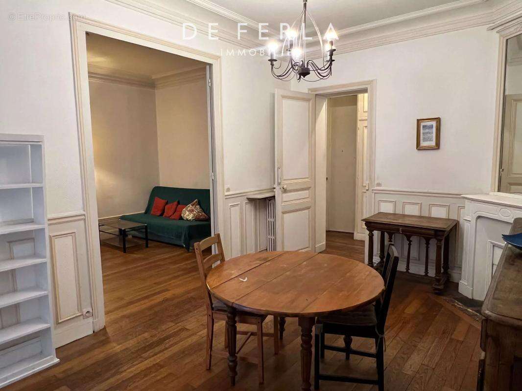 Appartement à PARIS-7E