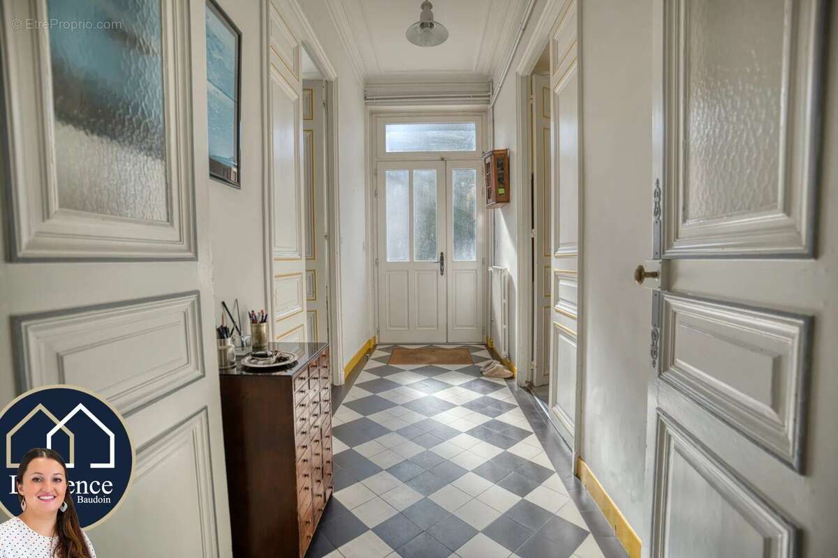 Maison 303 m² à Nogent-Le-Roi  - photo 2