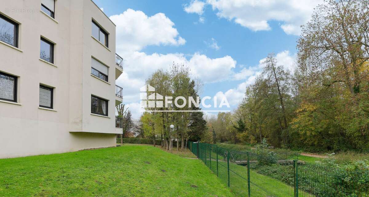 Appartement à SAINTE-GENEVIEVE-DES-BOIS