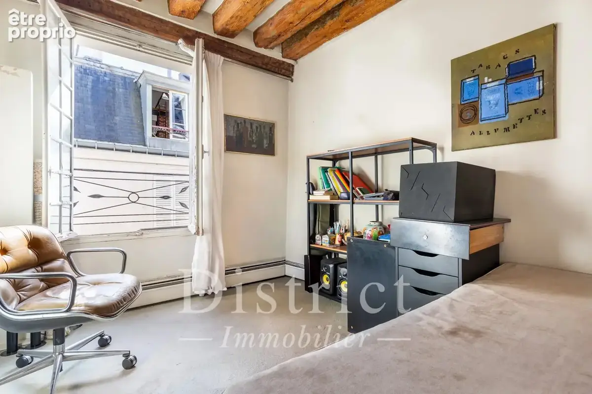 Ile Saint Louis. 5 pièces de 113m² en étage élevé avec ascenseur. - photo 9