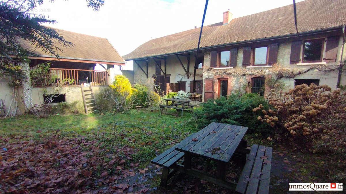 Maison à SAINT-BUEIL