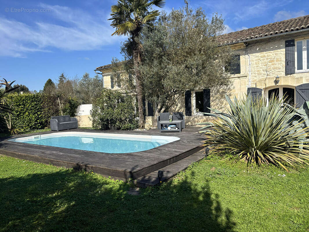 Maison Prignac Et Marcamps 9 pièce(s) 200 m2 - photo 2