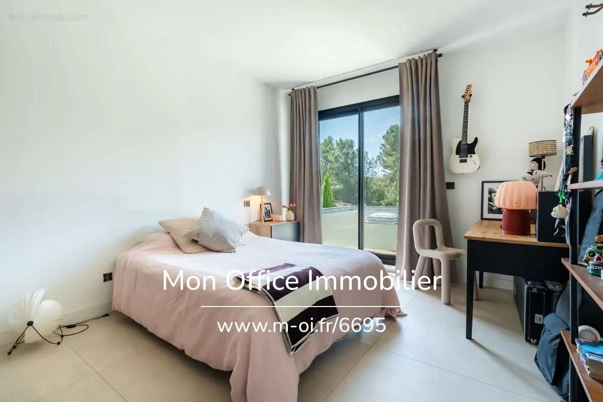 Maison à VENTABREN