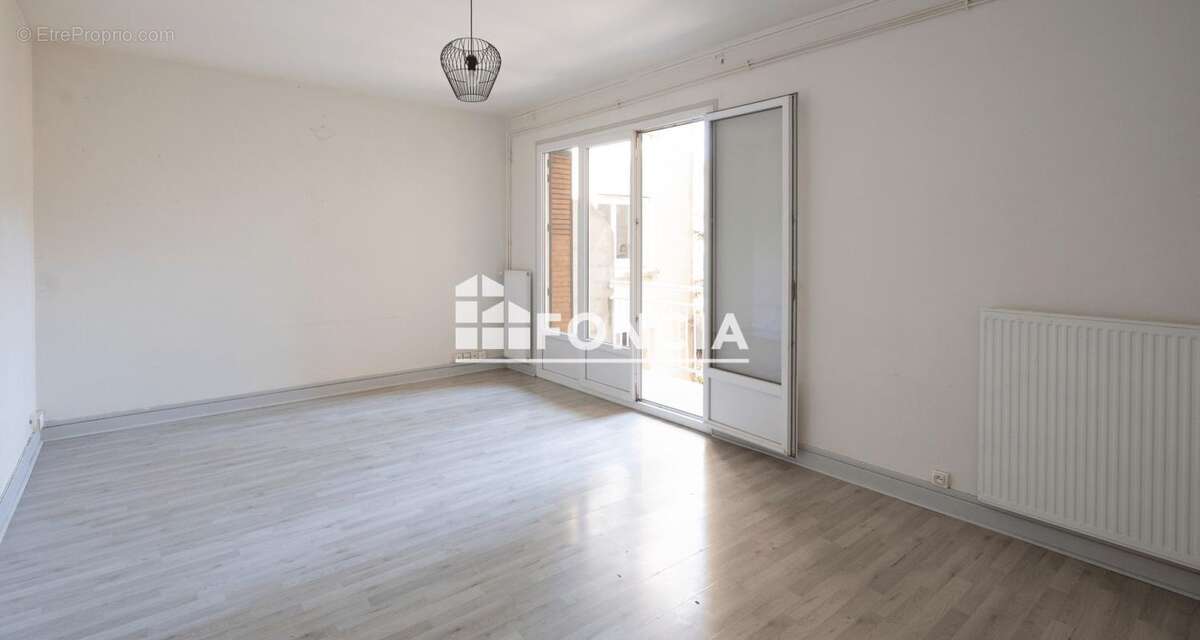 VALENCE rue Alphonse Daudet – T4 72 m² en bon état • 3 chambres • Balcon • Cave - photo 6