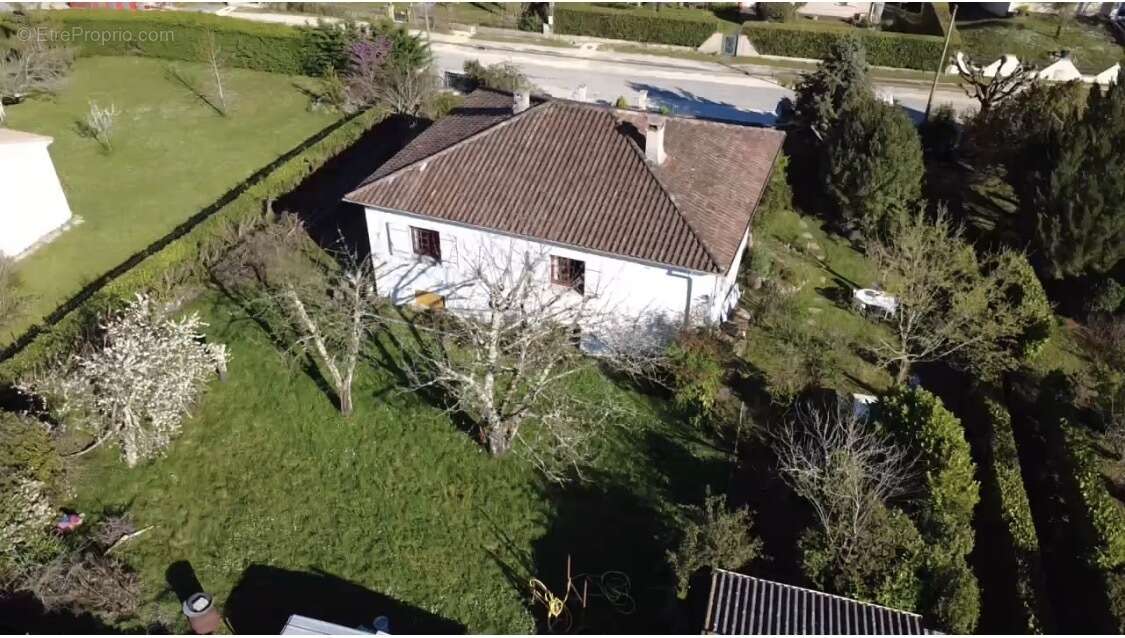 Maison à PUJOLS