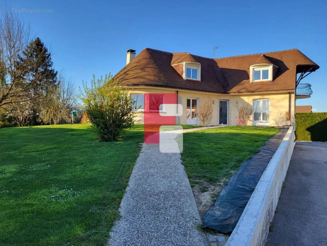 Maison à LUSIGNY-SUR-BARSE