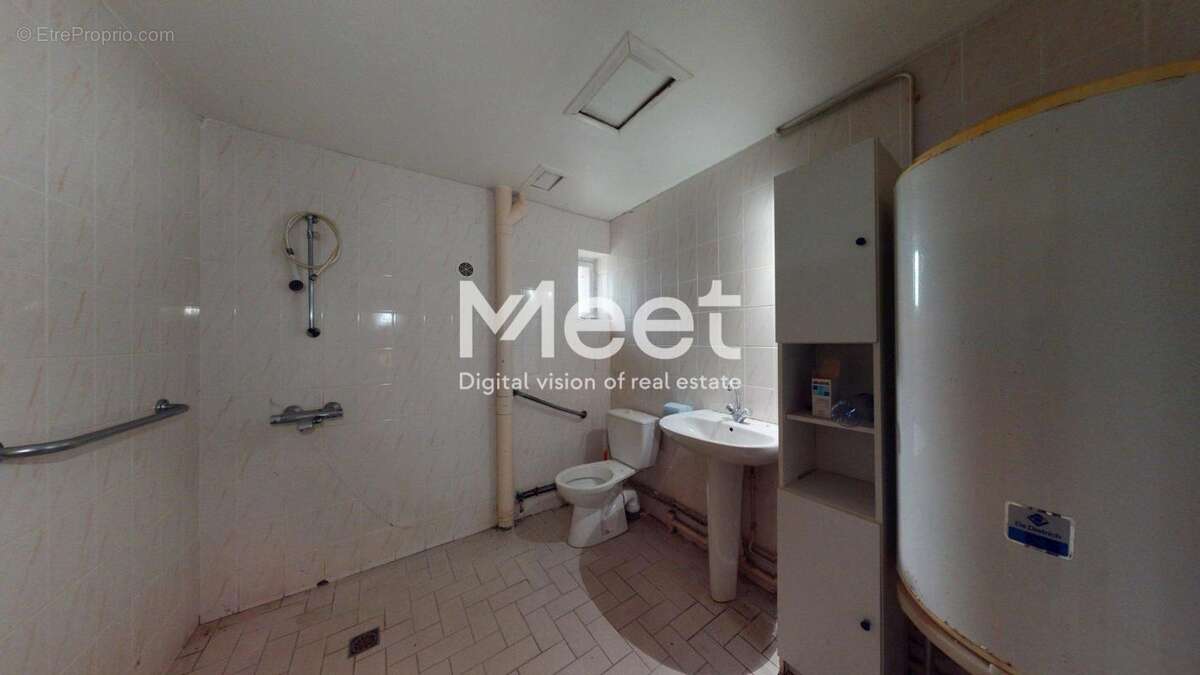 Local commercial - 7 chambres - photo 12