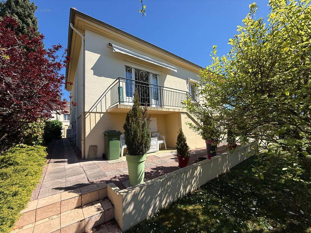 Maison à YZEURE