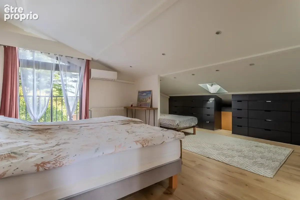 Une maison moderne avec piscine, jardin et parking - photo 37
