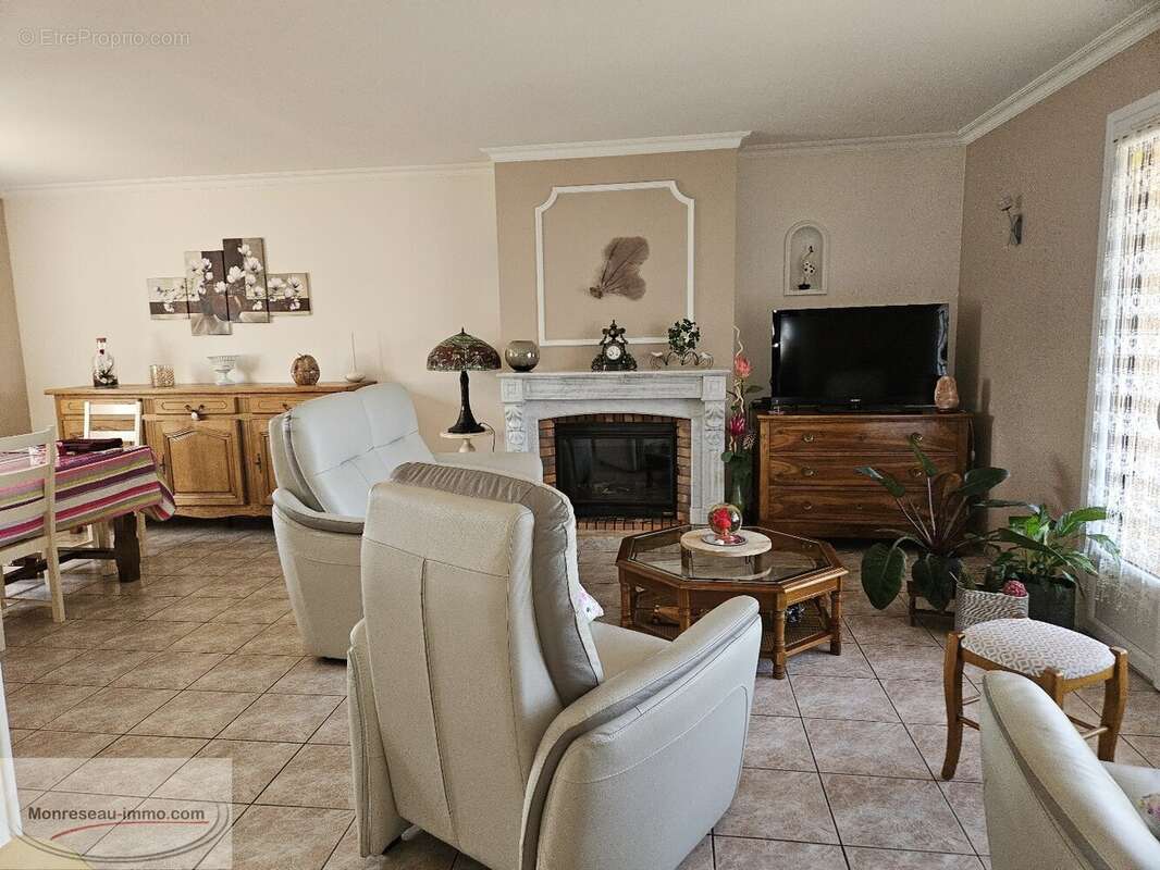 Maison à CHEVAGNY-LES-CHEVRIERES