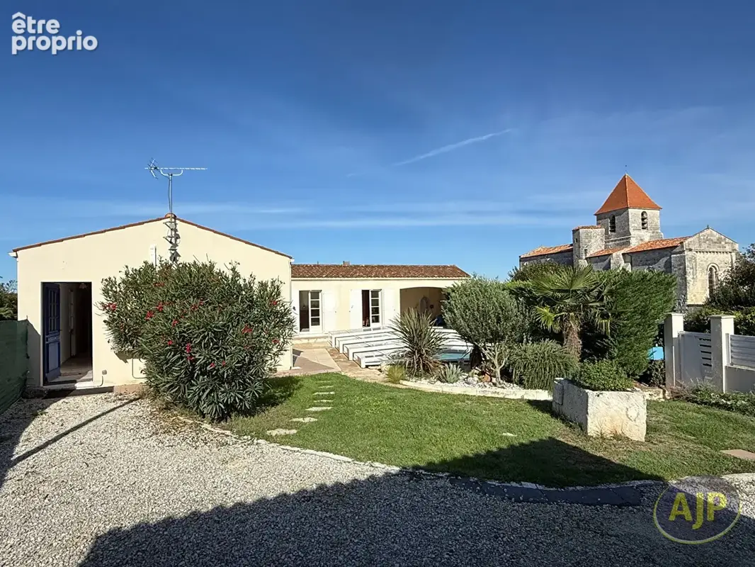 Saint-georges-des-coteaux  maison de plain-pied avec piscine - photo 2