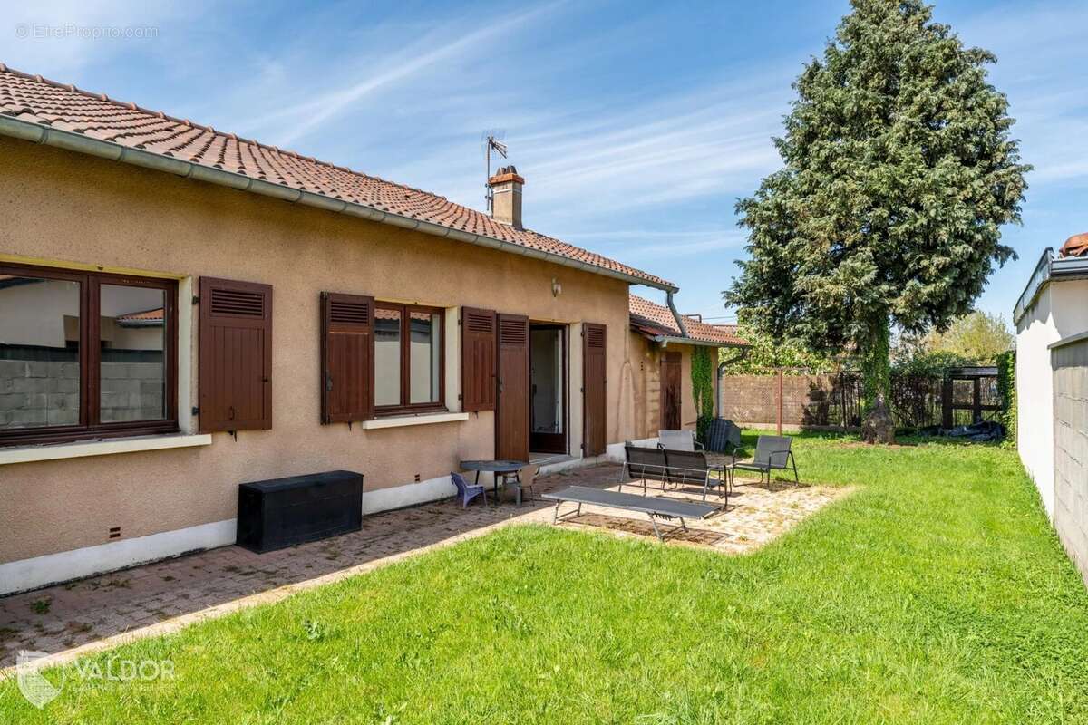 Maison à SAINT-GEORGES-DE-RENEINS