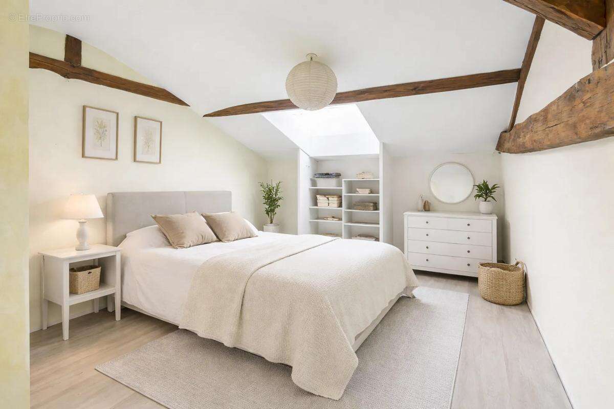 Maison à SAINT-MACAIRE-EN-MAUGES