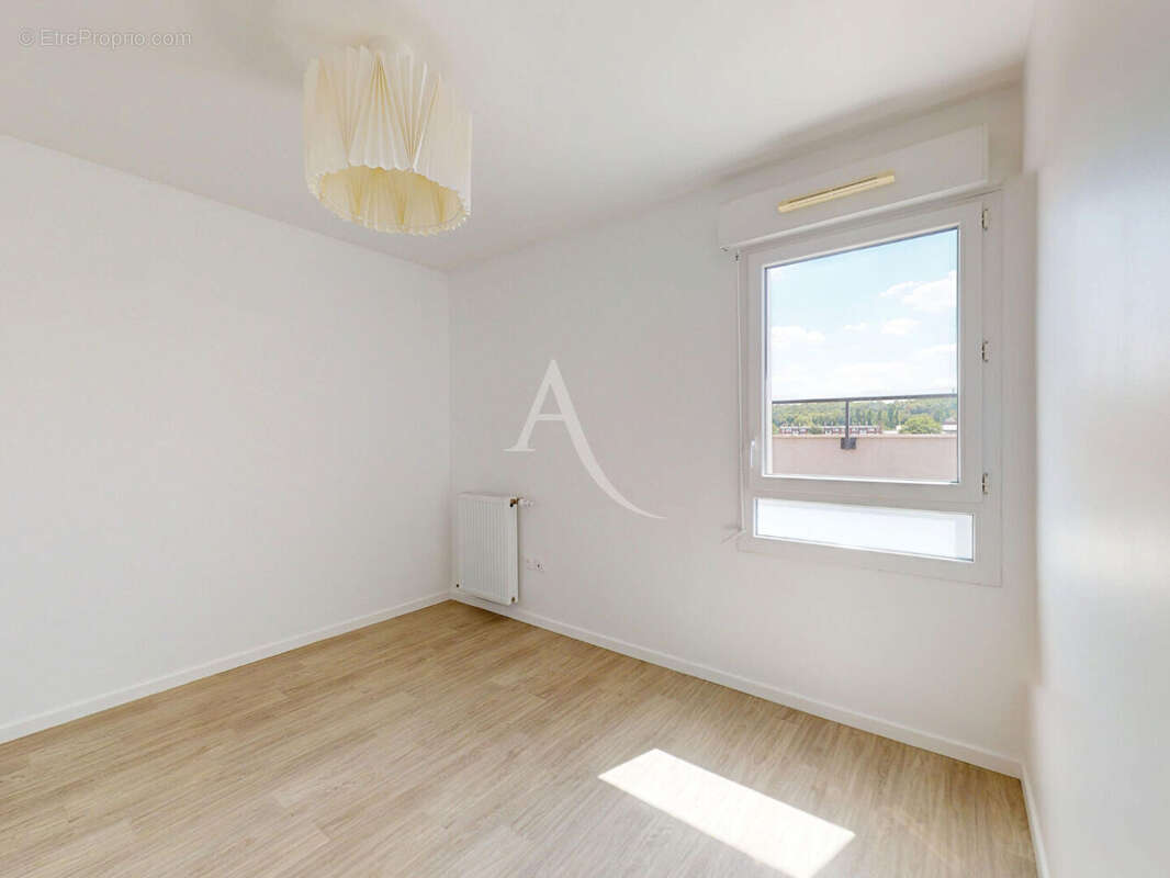 Livry-gargan, penthouse au dernier étage avec terrasse, double stationnement en sous-sol et dpe c - photo 17