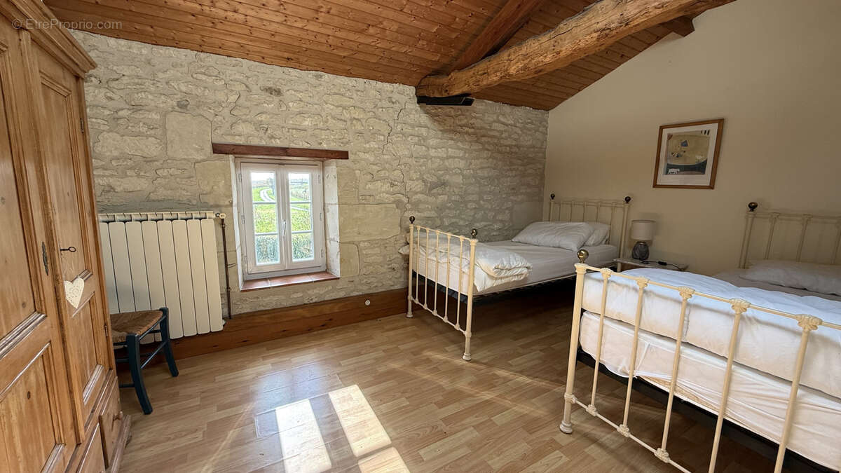 Maison à MORTAGNE-SUR-GIRONDE