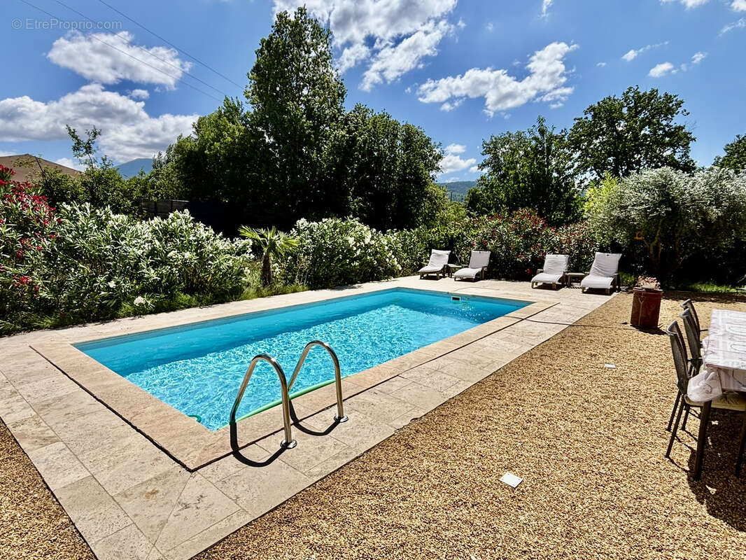 Commerce à MALAUCENE