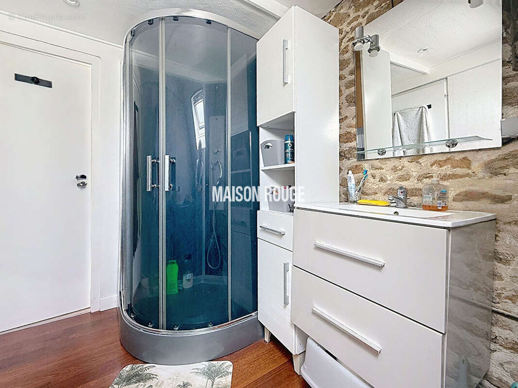Maison en pierres avec potentiel  d'aménagement sur grand terrain - photo 8
