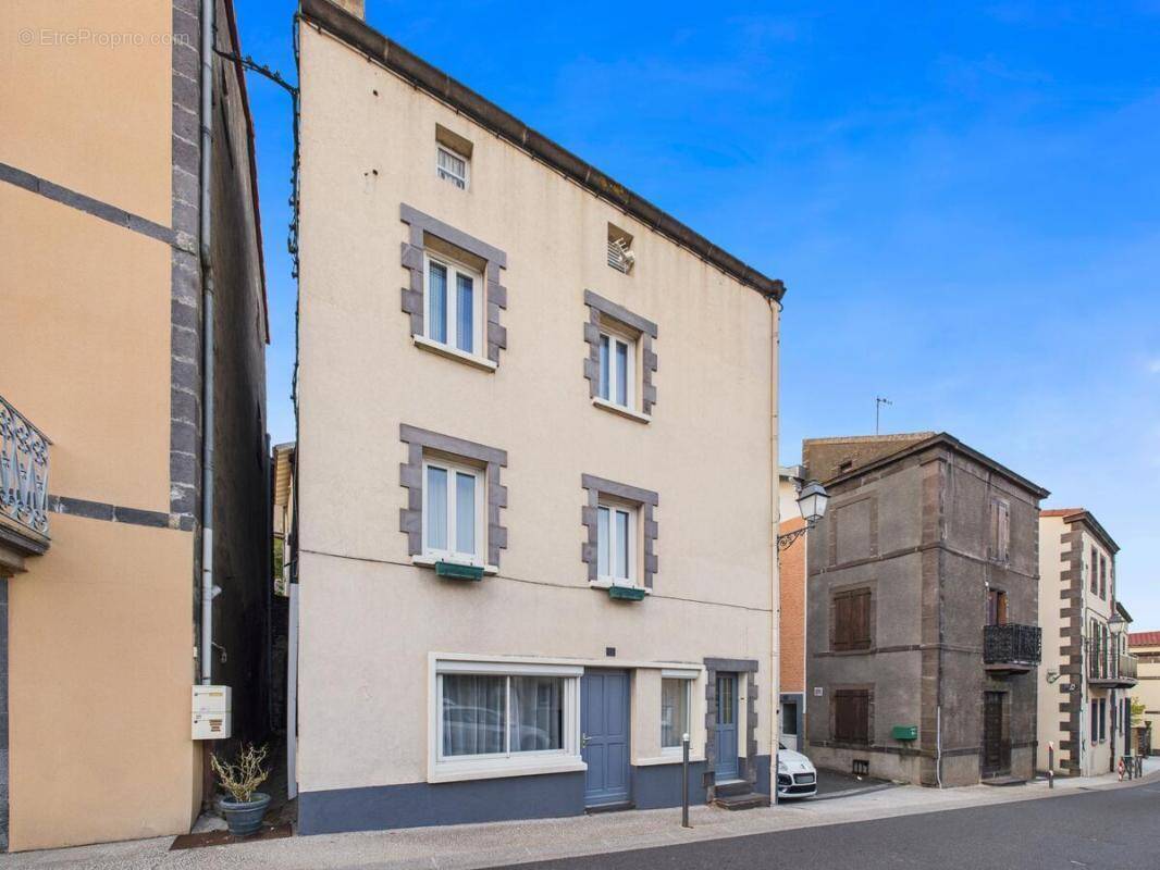 Maison à VOLVIC