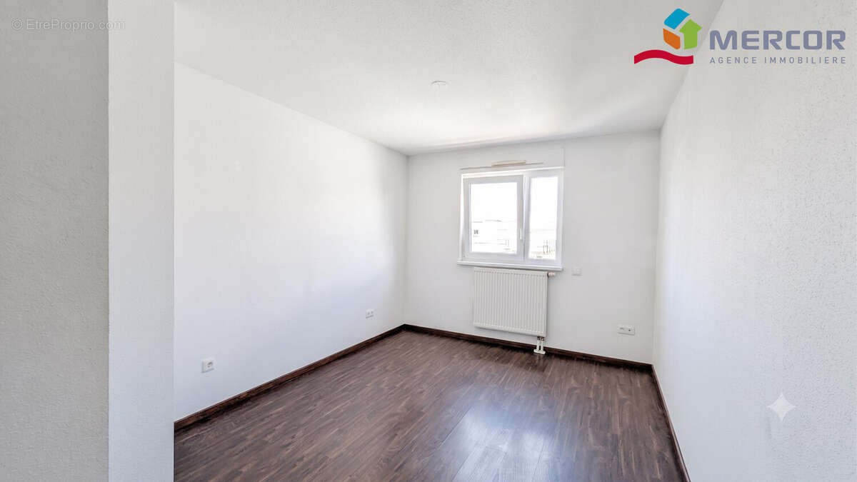 Chambre 1 - Appartement à HOLTZHEIM