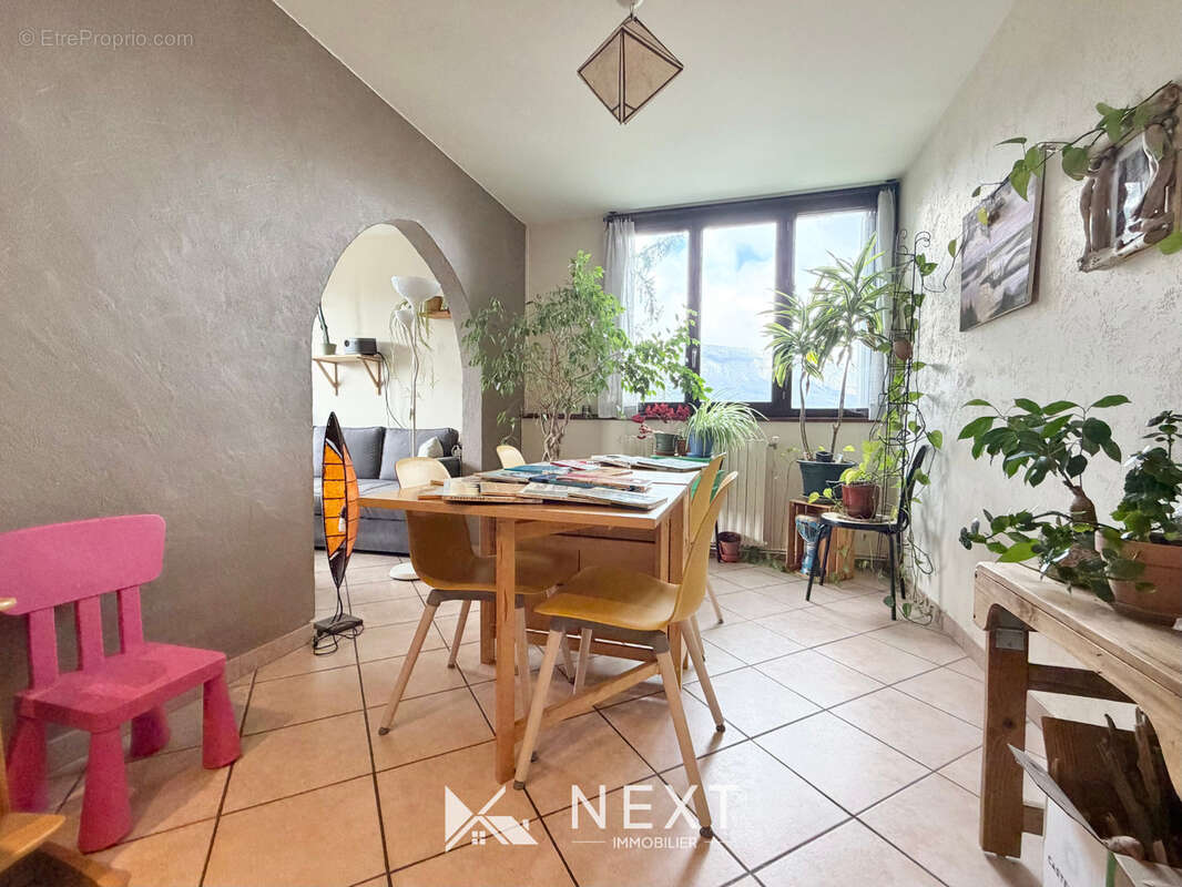 Appartement à SAINT-MARTIN-D'HERES