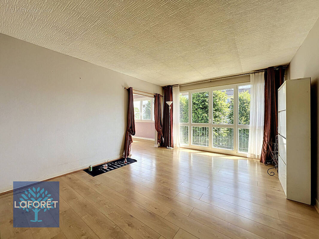 Appartement à MENNECY