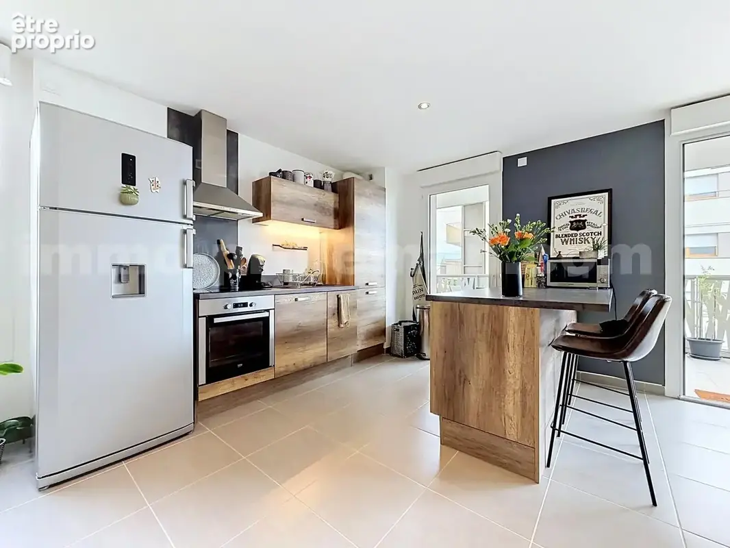 Appartement_T4_Annemasse_belle_superficie_proximitée_frontière_Suisse_tram_Ceva_direction_GENEVE_Frontaliers_Salon_Séjour_Salle_a_manger_Cuisine_
