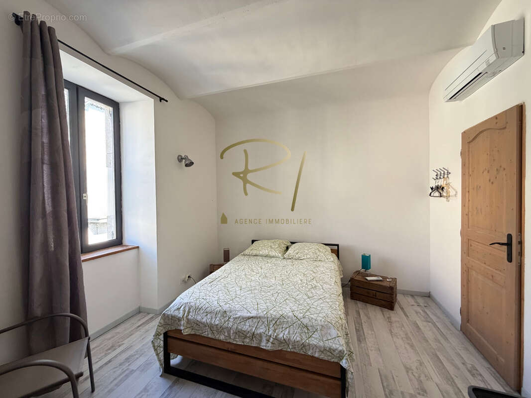 Maison à SAINT-SAUVEUR-DE-CRUZIERES