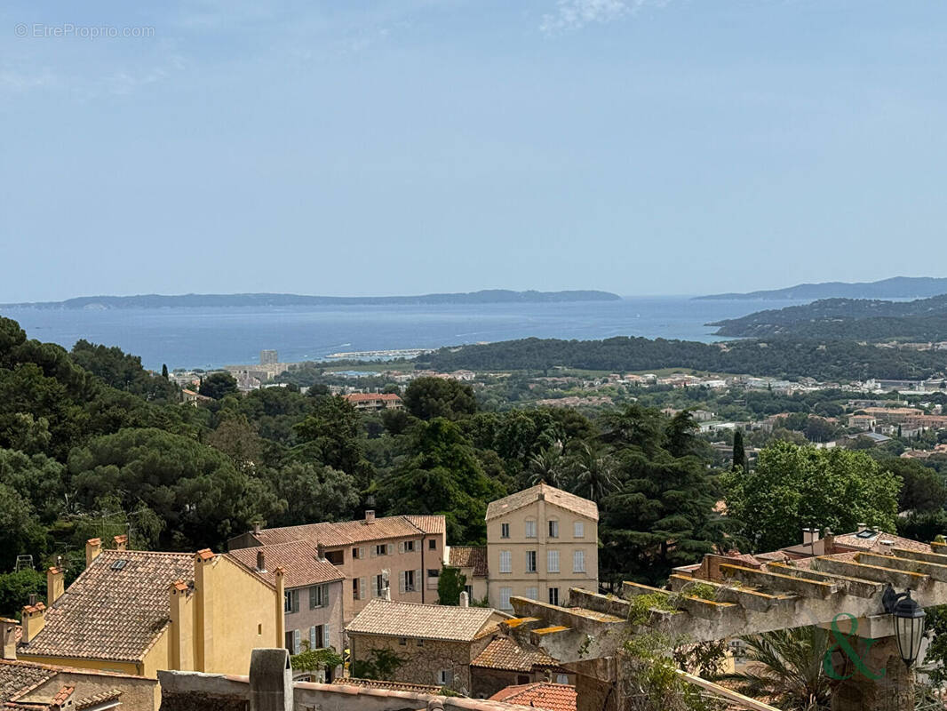 Appartement à BORMES-LES-MIMOSAS