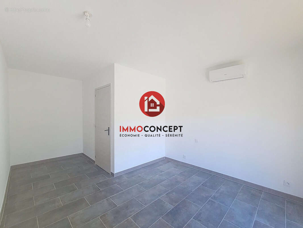 Maison à SAINT-JULIEN-DE-PEYROLAS