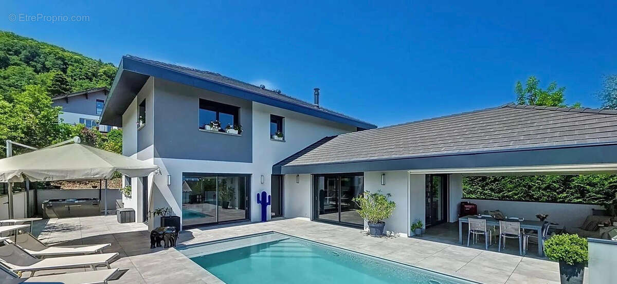 Maison à DIVONNE-LES-BAINS