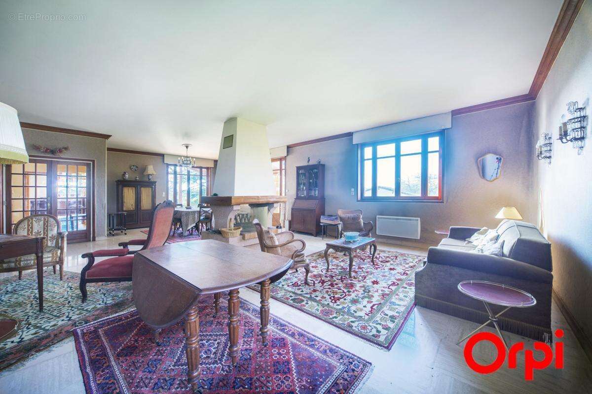 Maison à BAGE-LA-VILLE