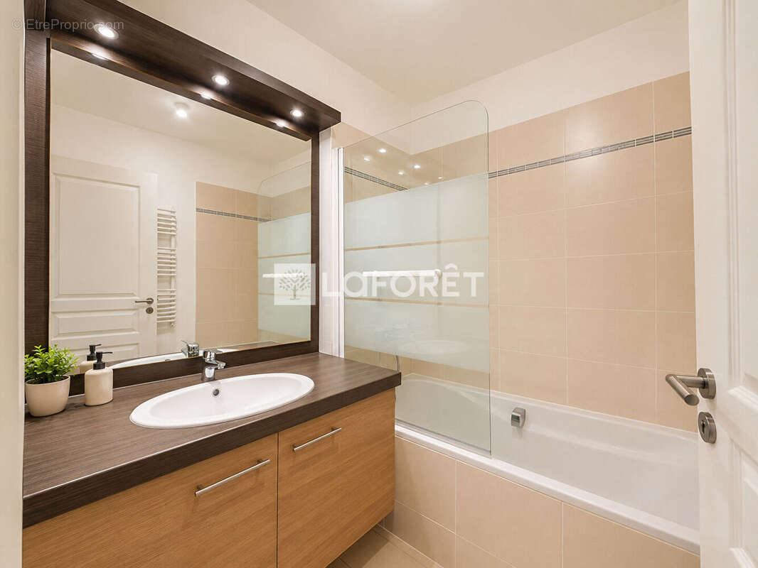 Appartement à MARSEILLE-7E