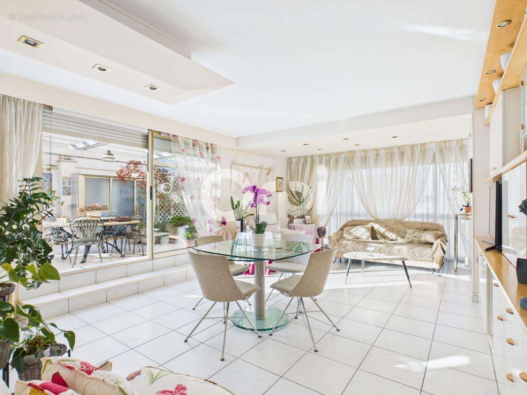 Appartement à MANDELIEU-LA-NAPOULE