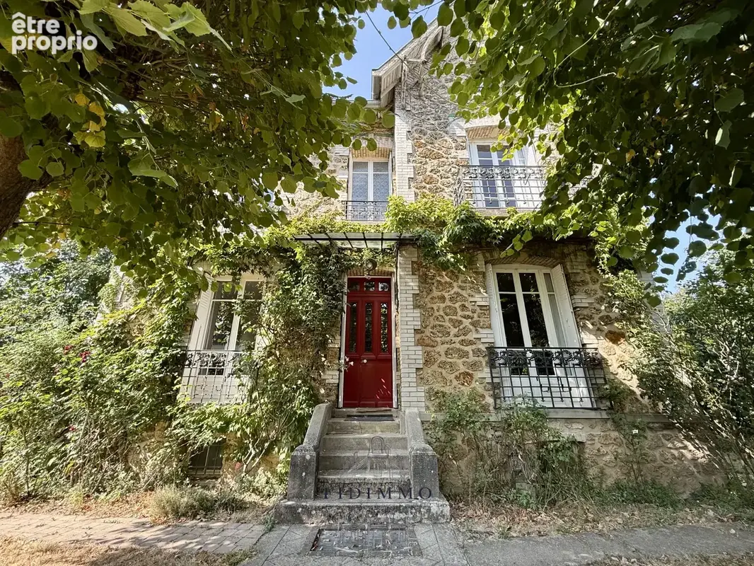 Maison à CHENNEVIERES-SUR-MARNE