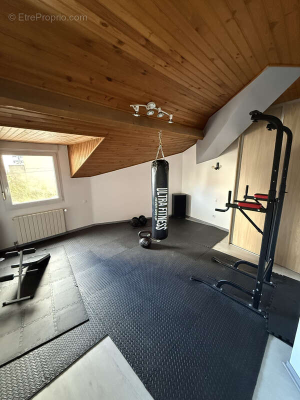 Maison d'architecte de 300m2 sur un terrain de 5.79 ares avec jardin et garage - photo 18